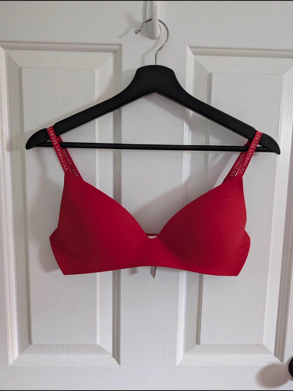Victoria's Secret Women's Red T Shirt Lightly Lined Wireless Bra 34C